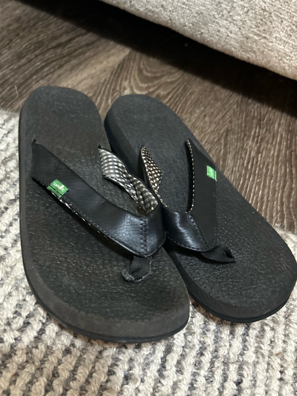 Sanuk Womens Yoga mat Thong Sandals Black Size 7